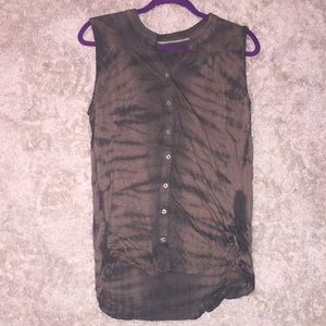NEW long sleeveless button down top (VNECK)